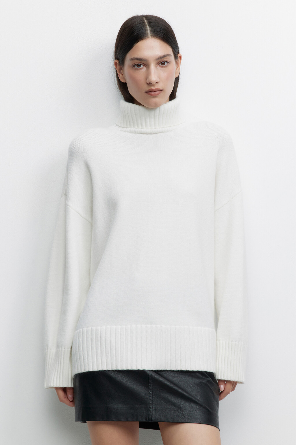 Свитер SWEATER свободный с боковыми разрезами - цвет молочный - 2