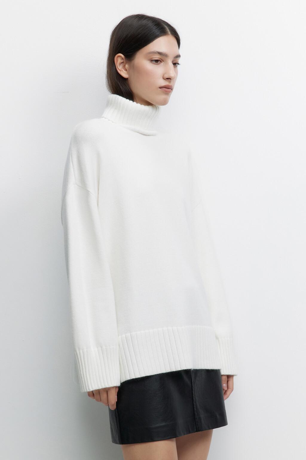 Свитер SWEATER свободный с боковыми разрезами - цвет молочный - 3