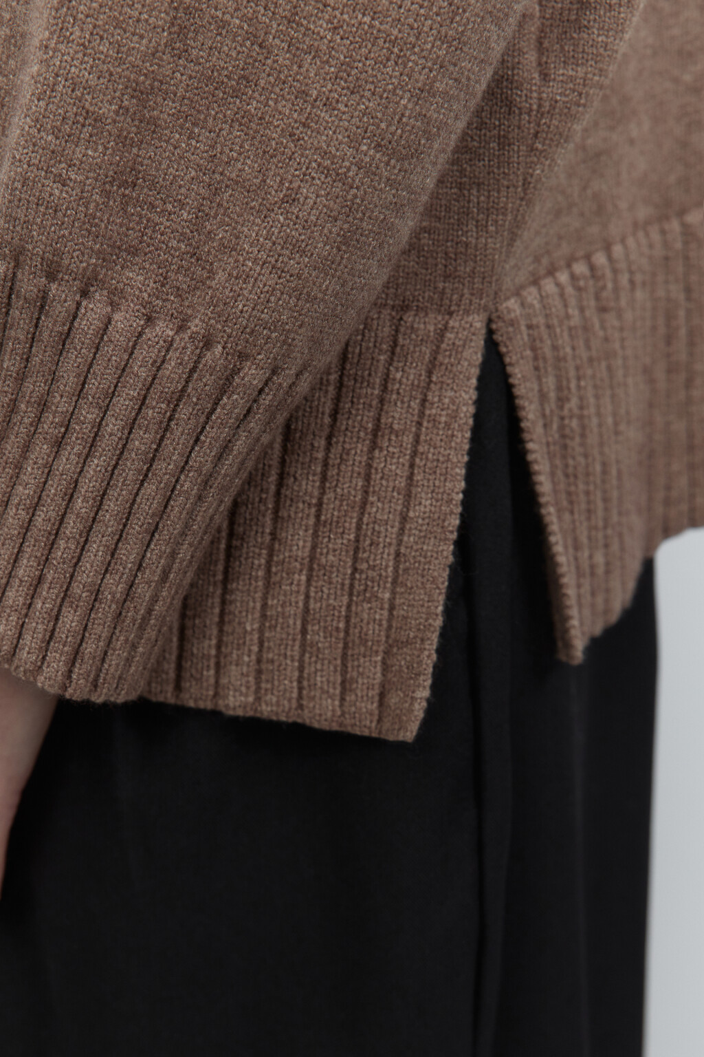 Свитер SWEATER свободный с боковыми разрезами - цвет бежевый - 6