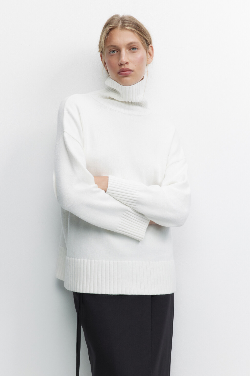 Свитер SWEATER свободный с боковыми разрезами - цвет молочный - 2