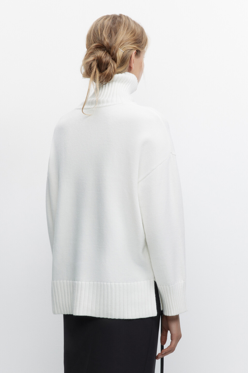 Свитер SWEATER свободный с боковыми разрезами - цвет молочный - 4