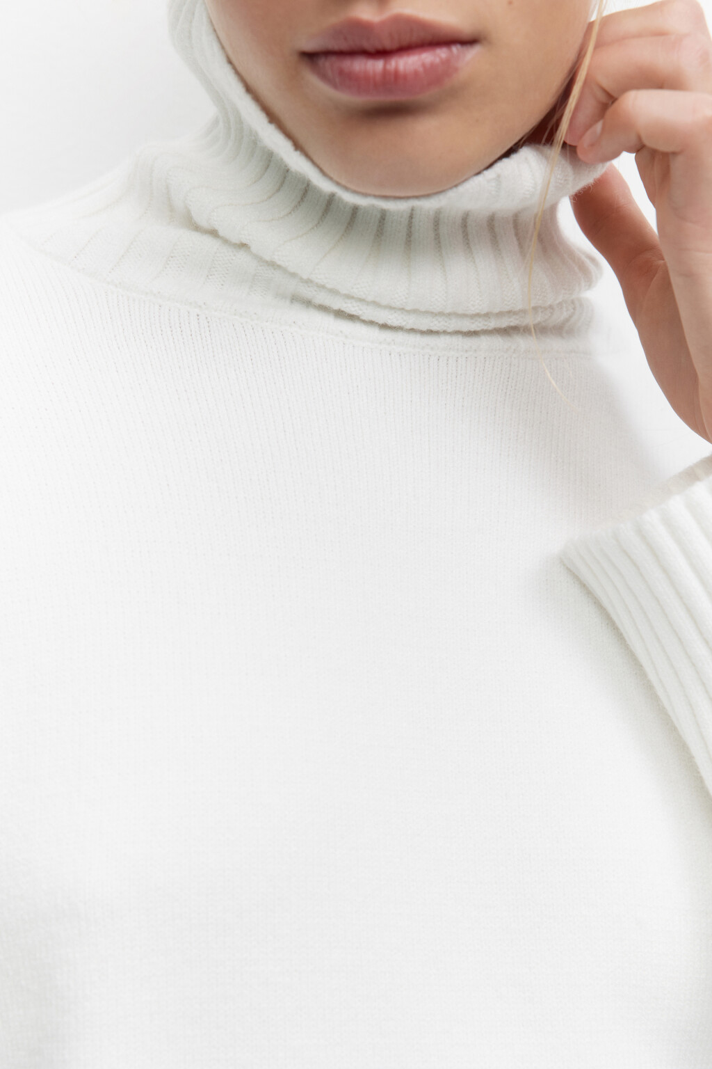 Свитер SWEATER свободный с боковыми разрезами - цвет молочный - 5