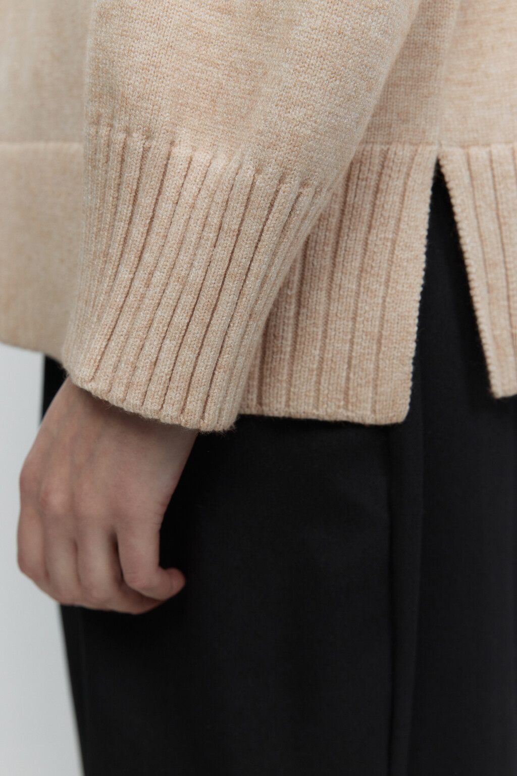 Свитер SWEATER свободный с боковыми разрезами - цвет бежевый - 6