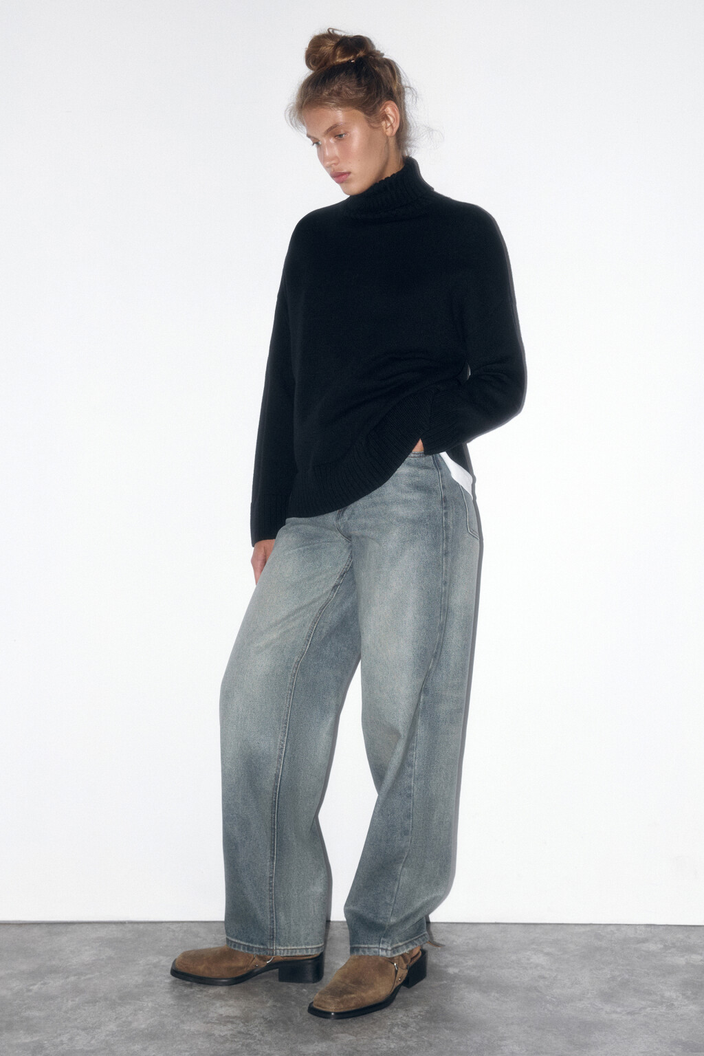 Свитер свободный с боковыми разрезами - цвет черный - 5