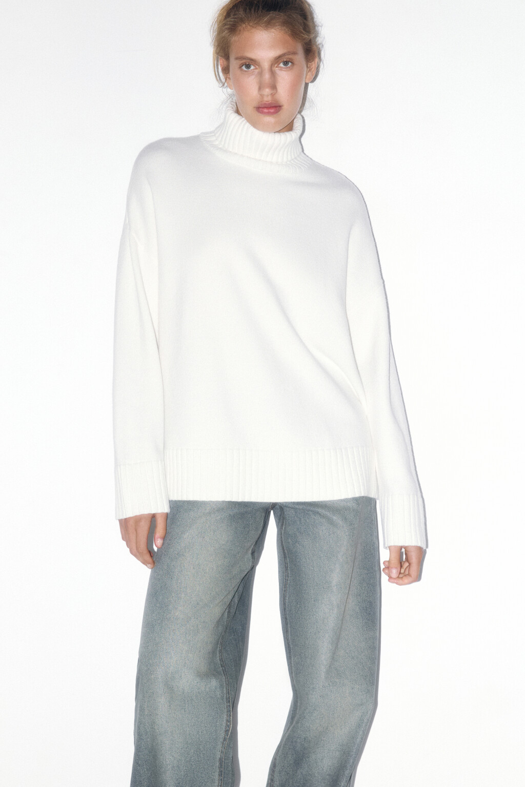 Свитер свободный с боковыми разрезами - цвет молочный - 1