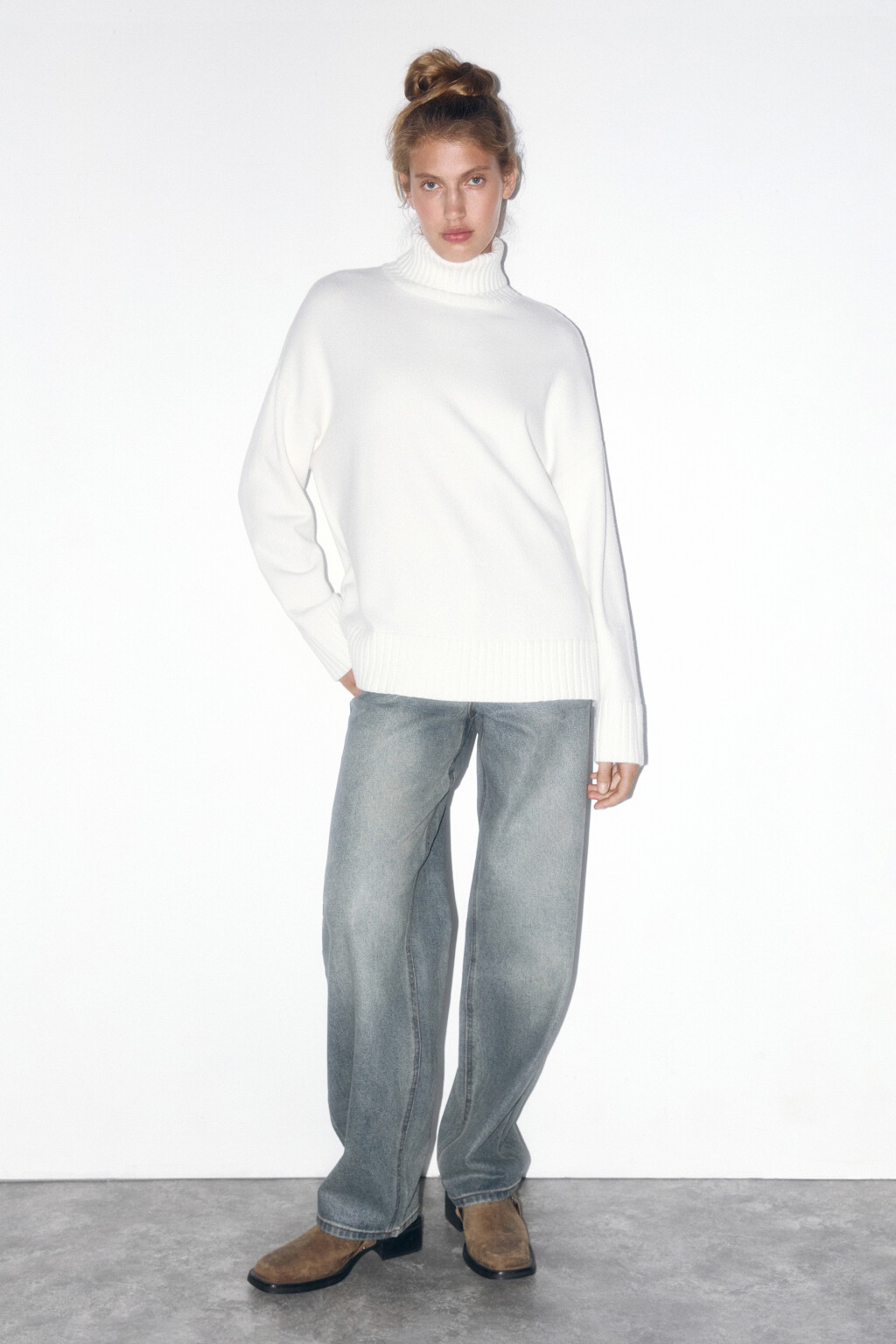 Свитер свободный с боковыми разрезами - цвет молочный - 5