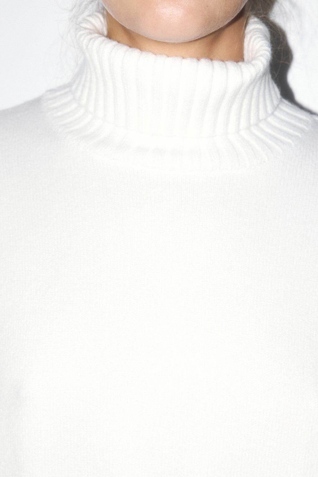 Свитер свободный с боковыми разрезами - цвет молочный - 6