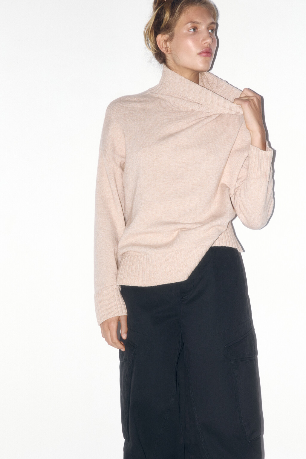 Свитер свободный с боковыми разрезами - цвет бежевый - 1