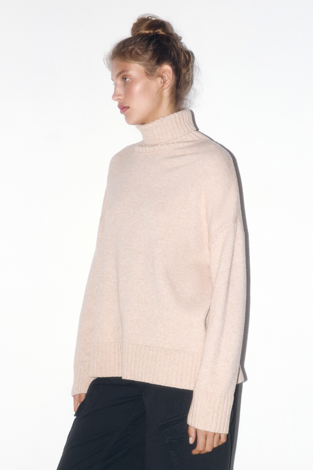 Свитер свободный с боковыми разрезами - цвет бежевый - 3