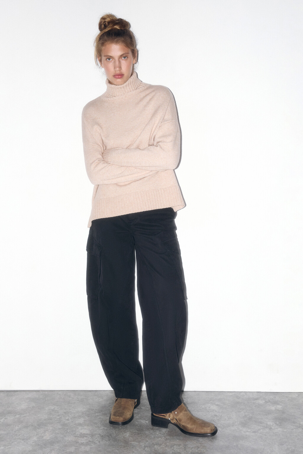 Свитер свободный с боковыми разрезами - цвет бежевый - 5