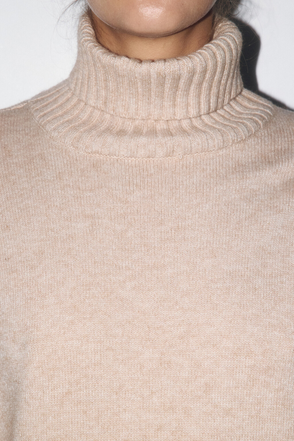 Свитер свободный с боковыми разрезами - цвет бежевый - 6