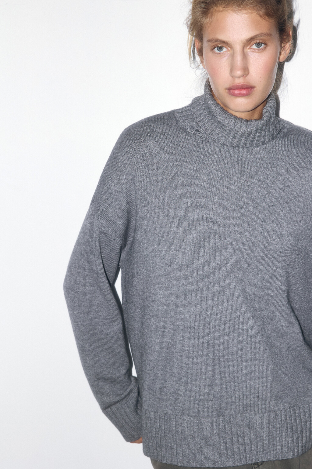 Свитер свободный с боковыми разрезами - цвет серый - 1