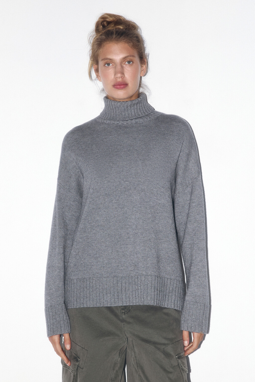 Свитер свободный с боковыми разрезами - цвет серый - 2