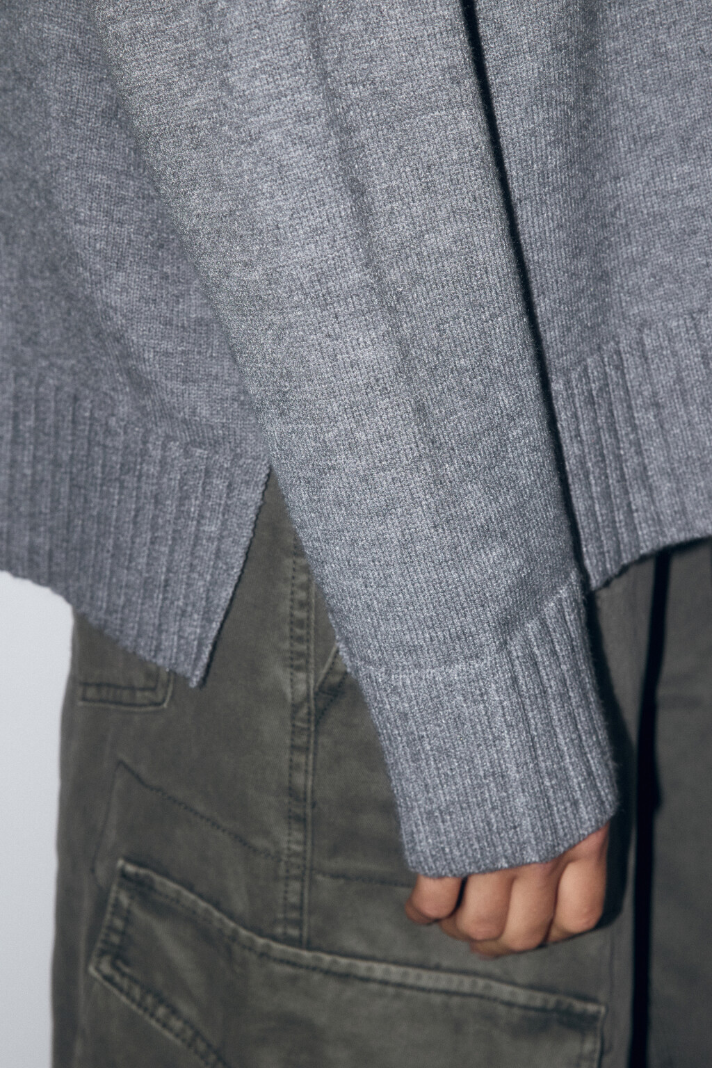 Свитер свободный с боковыми разрезами - цвет серый - 7