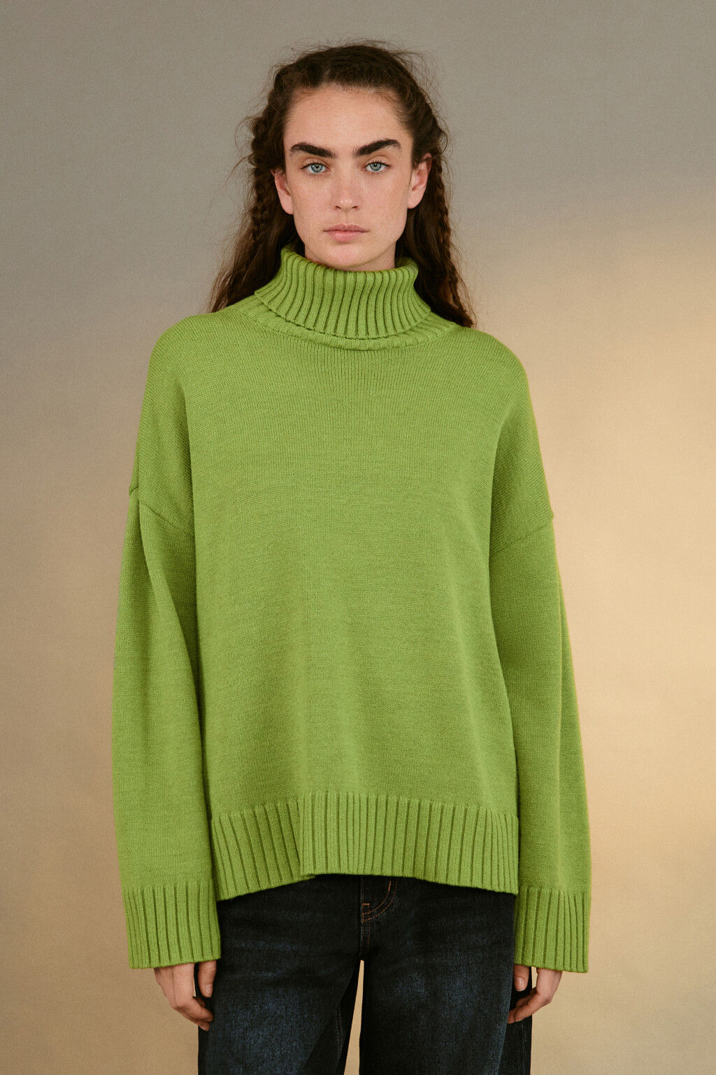 Свитер свободный с боковыми разрезами - цвет зеленый - 2