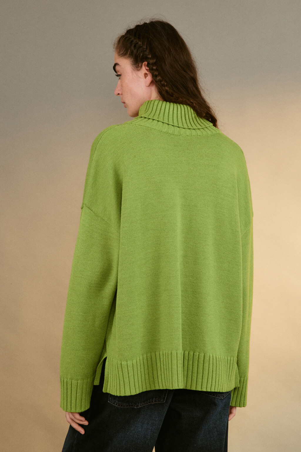 Свитер свободный с боковыми разрезами - цвет зеленый - 3