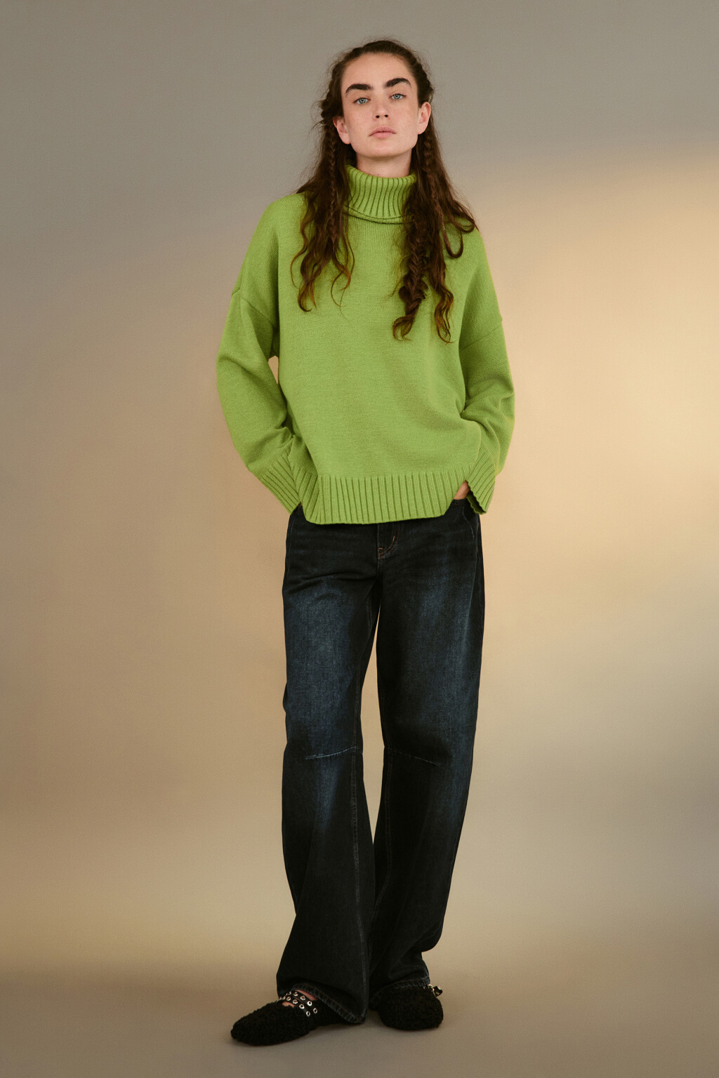 Свитер свободный с боковыми разрезами - цвет зеленый - 4