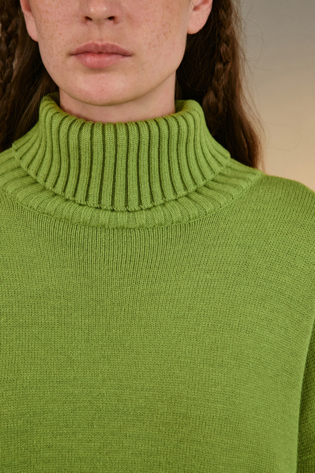 Свитер свободный с боковыми разрезами - цвет зеленый - 5