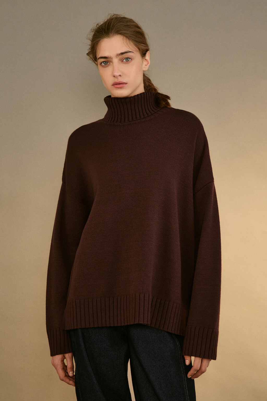 Свитер свободный с боковыми разрезами - цвет коричневый - 3