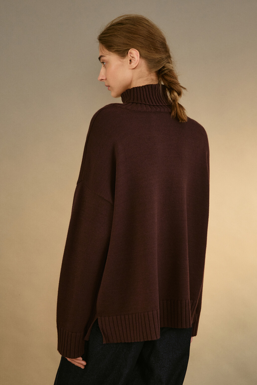 Свитер свободный с боковыми разрезами - цвет коричневый - 4