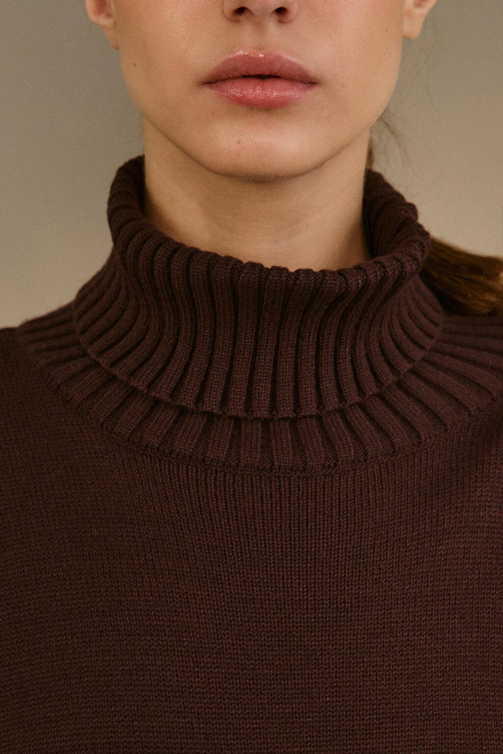 Свитер свободный с боковыми разрезами - цвет коричневый - 6