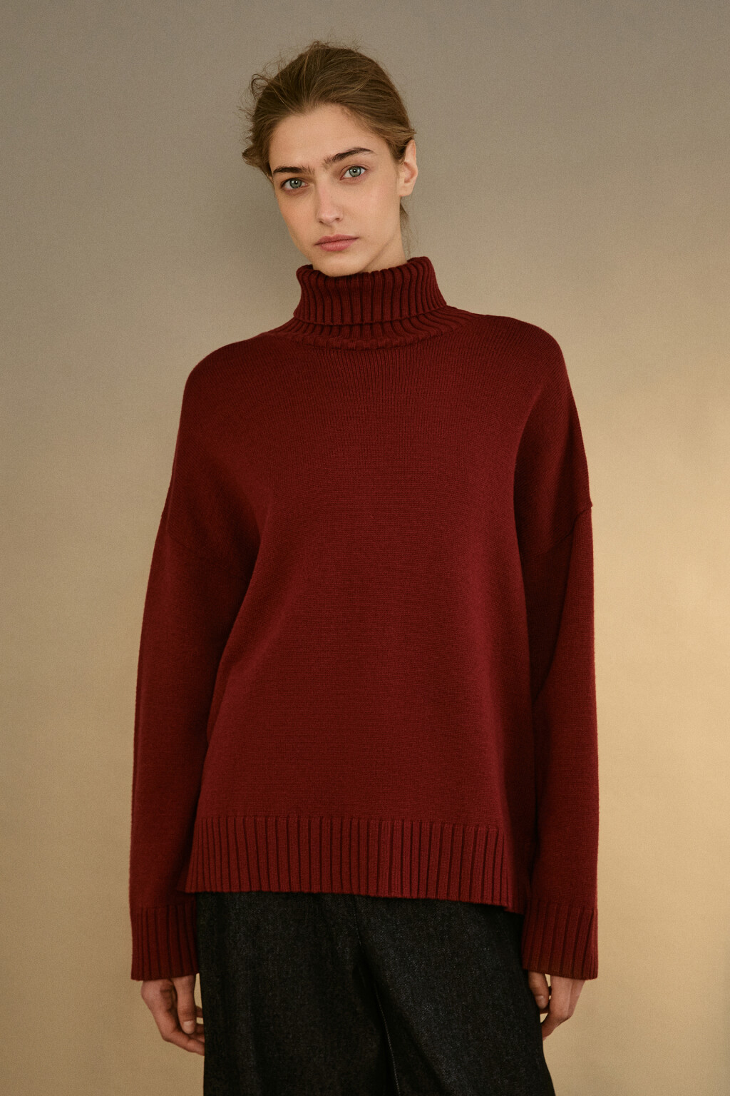 Свитер свободный с боковыми разрезами - цвет бордовый - 2