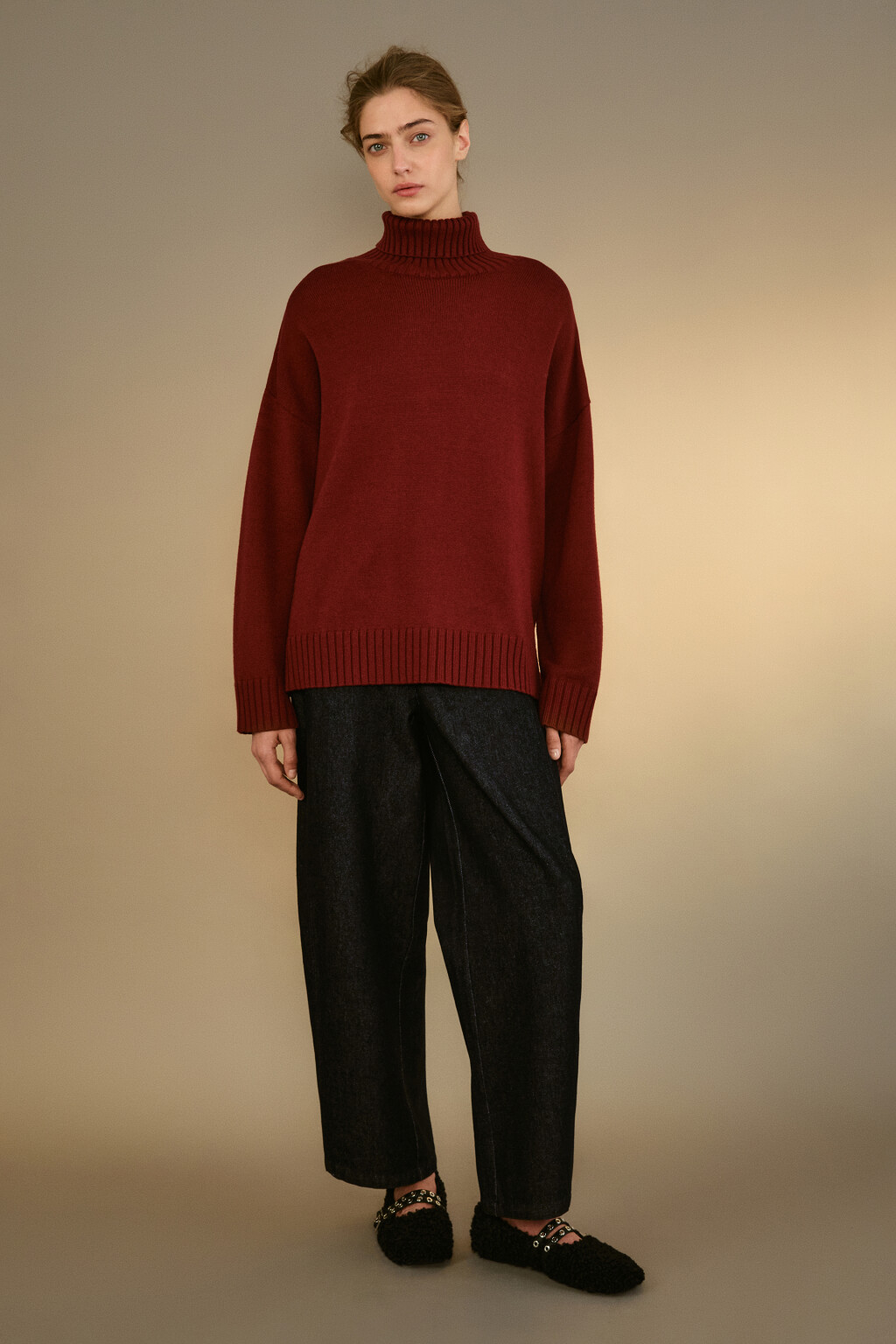 Свитер свободный с боковыми разрезами - цвет бордовый - 4