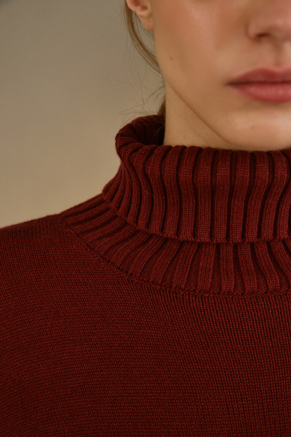 Свитер свободный с боковыми разрезами - цвет бордовый - 5