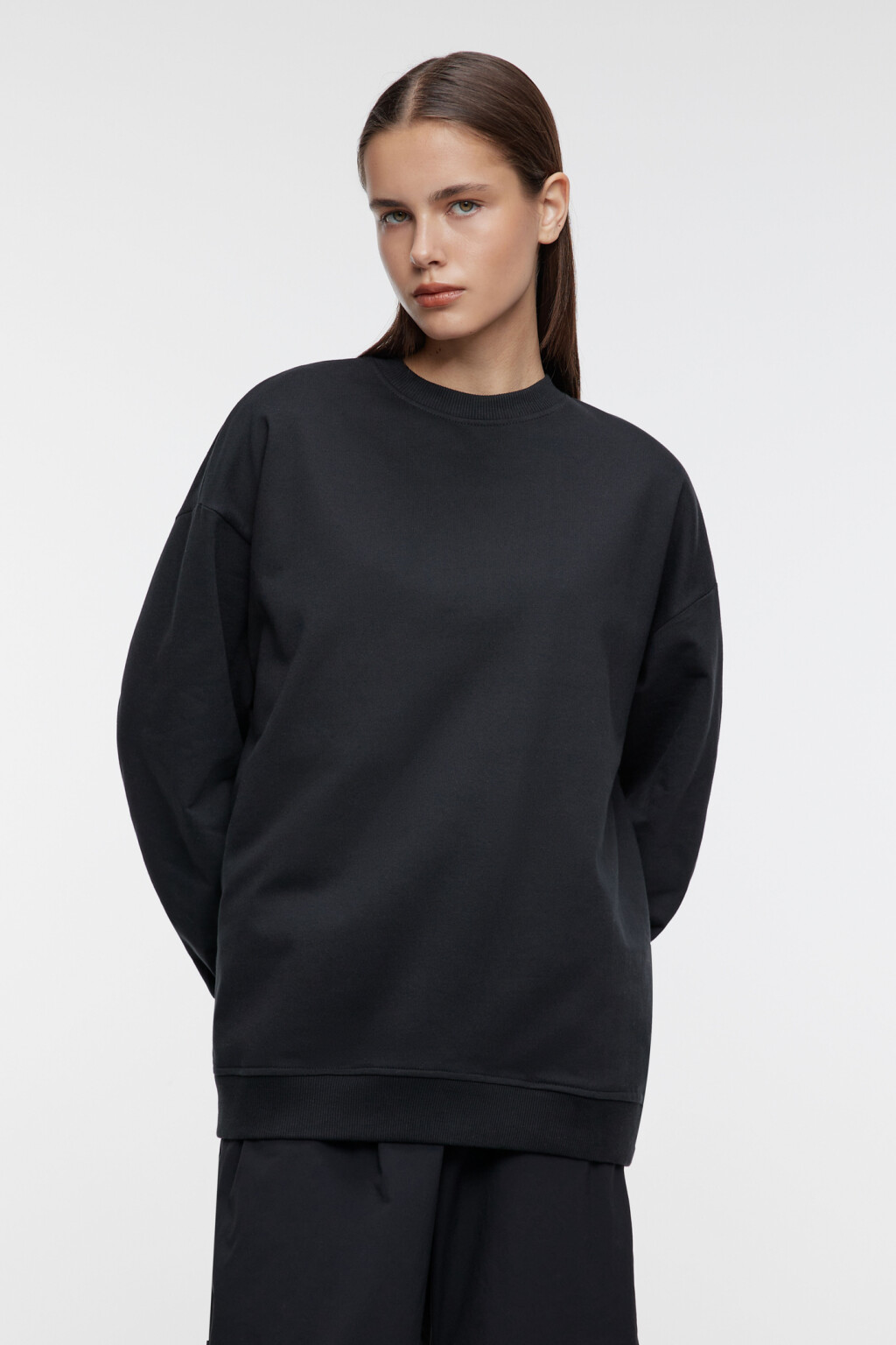 Свитшот SWEATSHIRT оверсайз базовый - цвет черный - 2