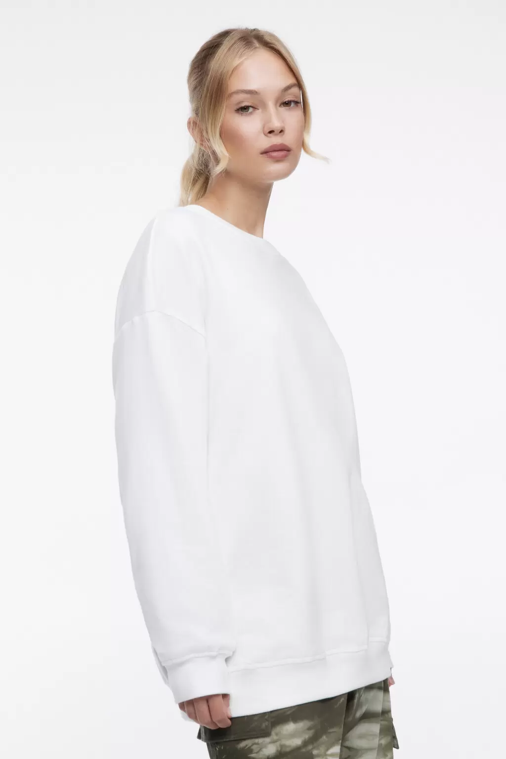 white long sweatshirt