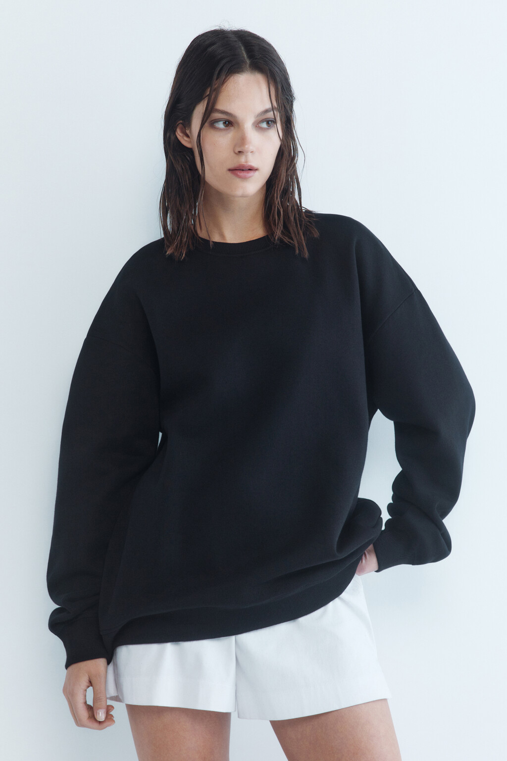 Свитшот SWEATSHIRT оверсайз базовый - цвет черный - 2