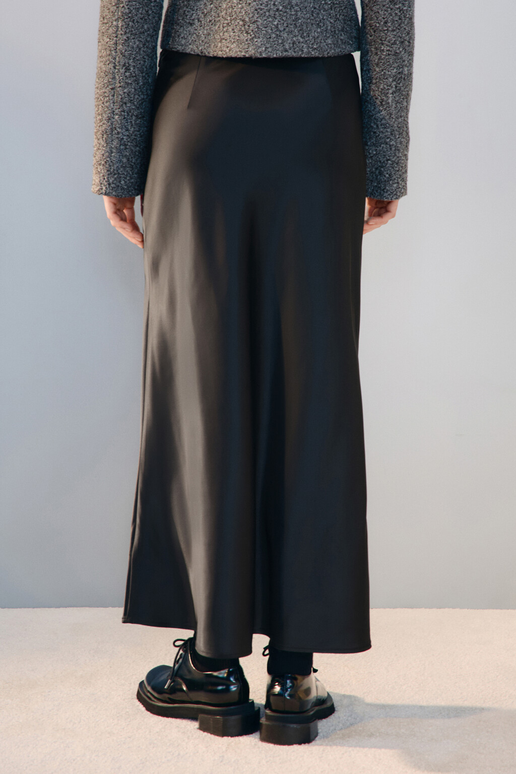 Юбка-годе макси атласная - цвет черный - 3
