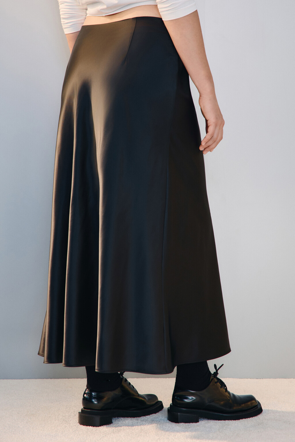 Юбка-годе макси атласная - цвет черный - 3