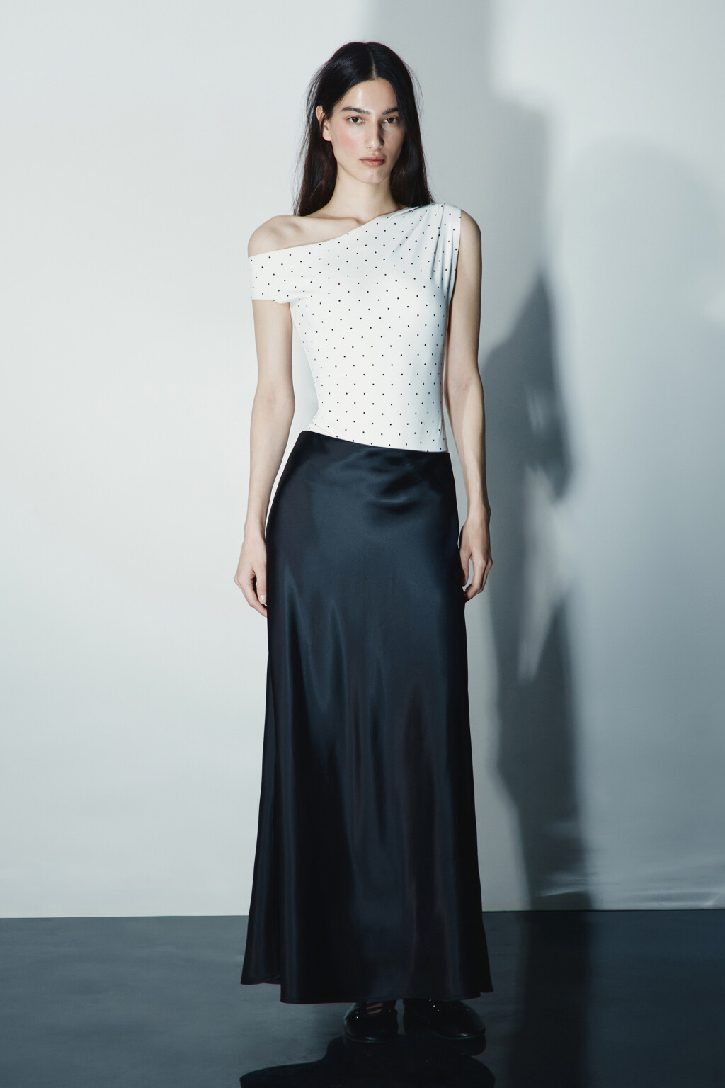 Юбка-годе макси атласная - цвет черный - 4