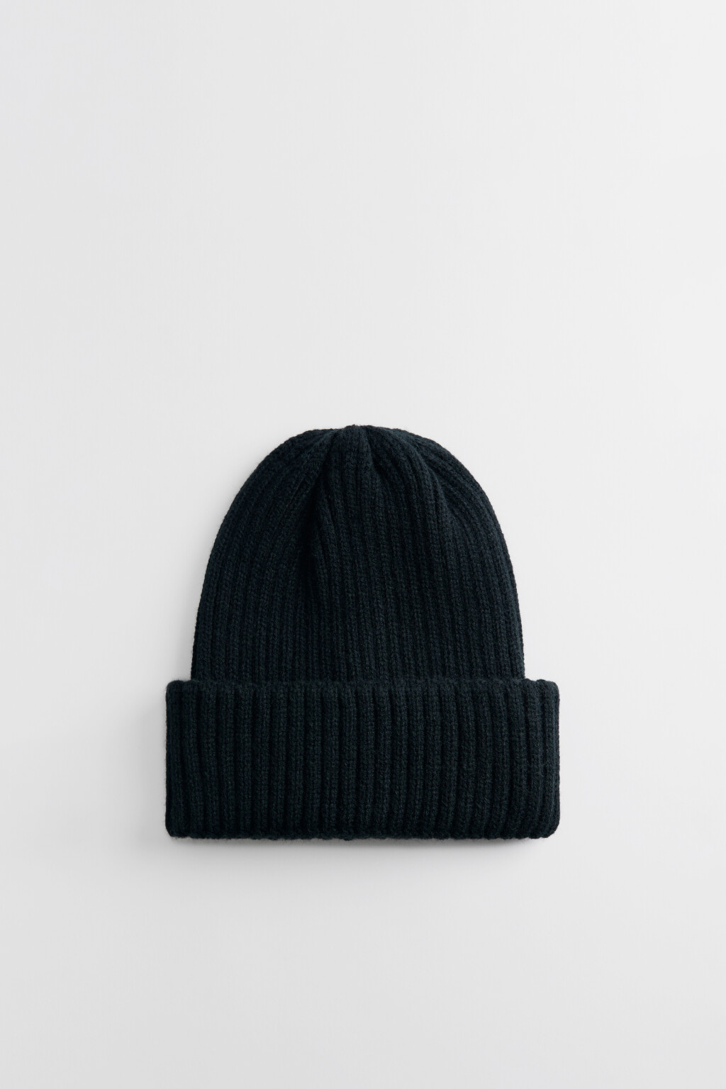 Шапка-бини вязаная с отворотом - цвет черный - 1