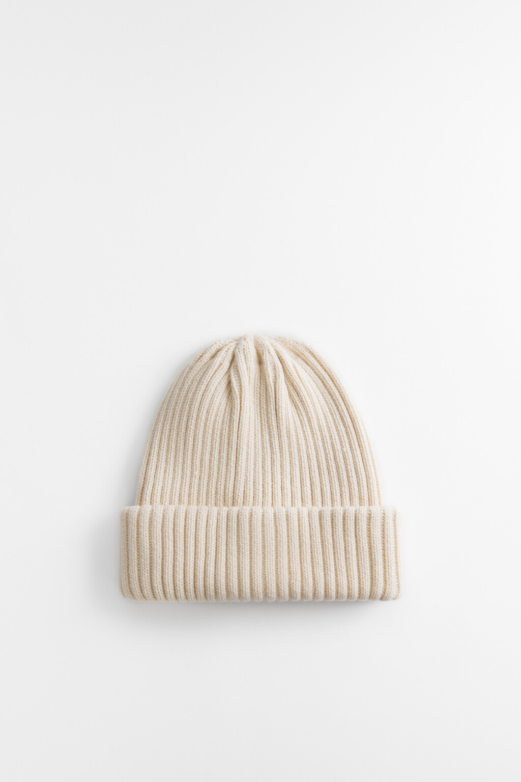 Шапка-бини вязаная с отворотом - цвет молочный - 1