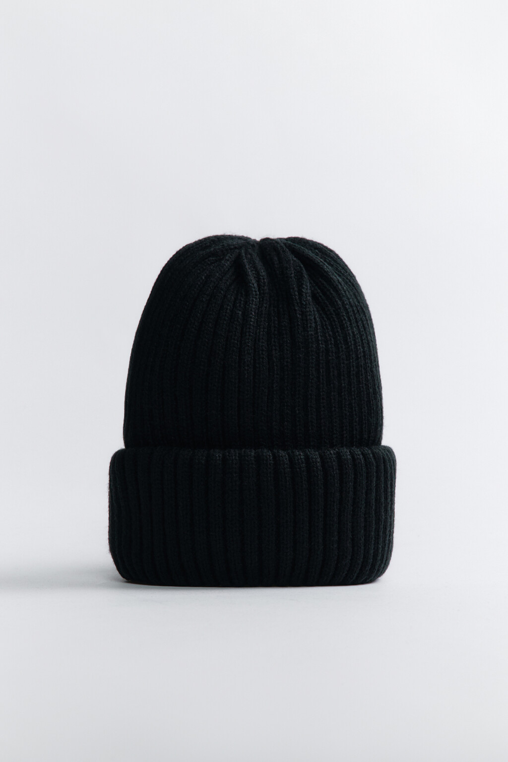 Шапка-бини вязаная в рубчик - цвет черный - 1