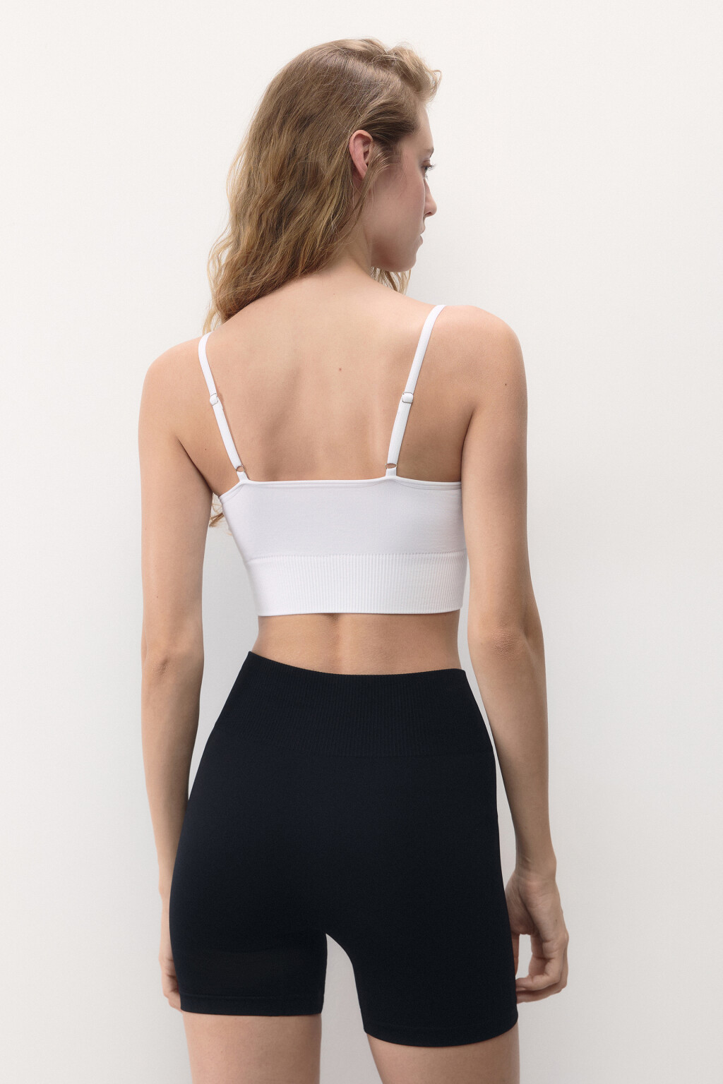 Топ-бюстгальтер бесшовный на тонких бретелях - цвет белый - 5