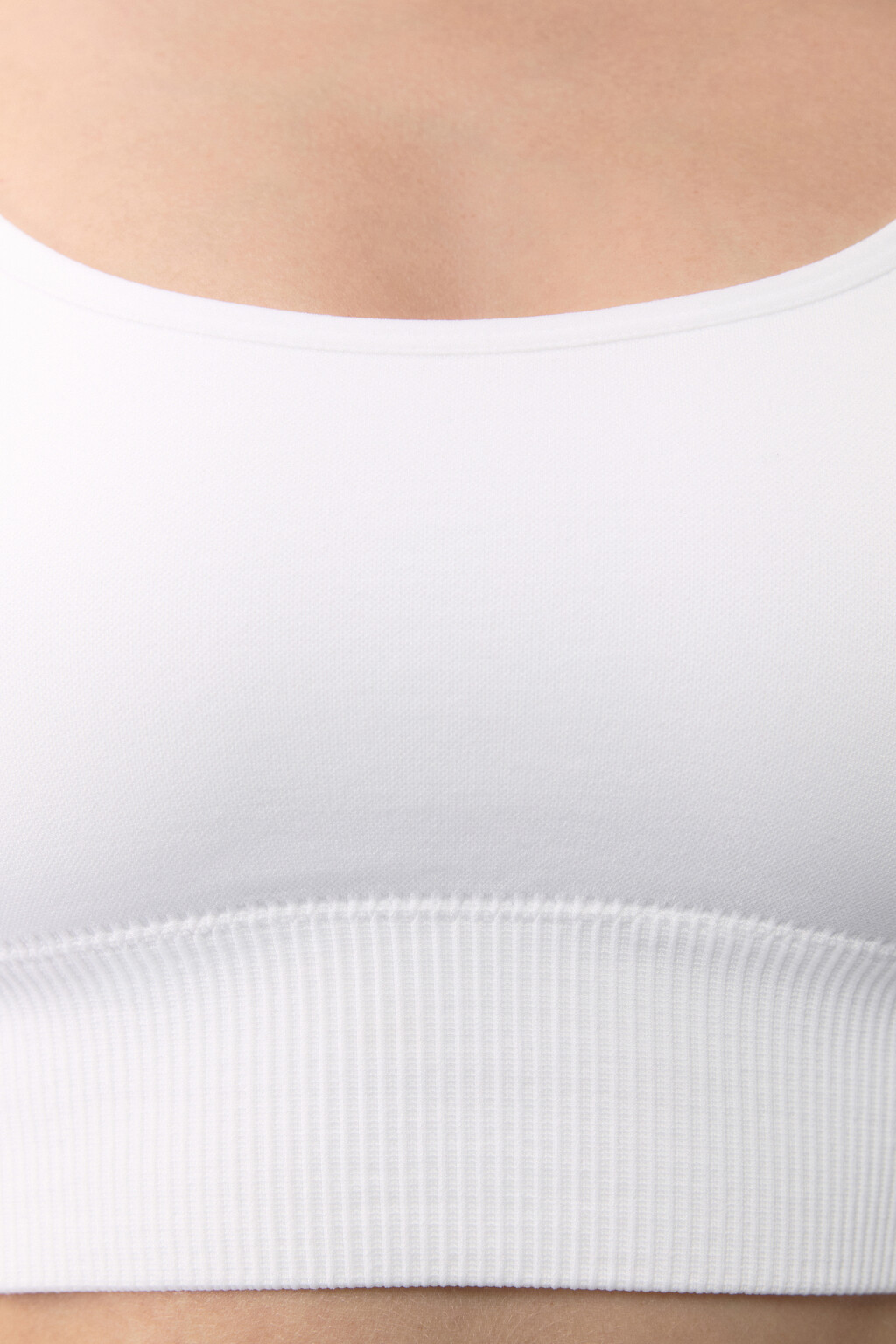 Топ-бюстгальтер бесшовный на тонких бретелях - цвет белый - 7