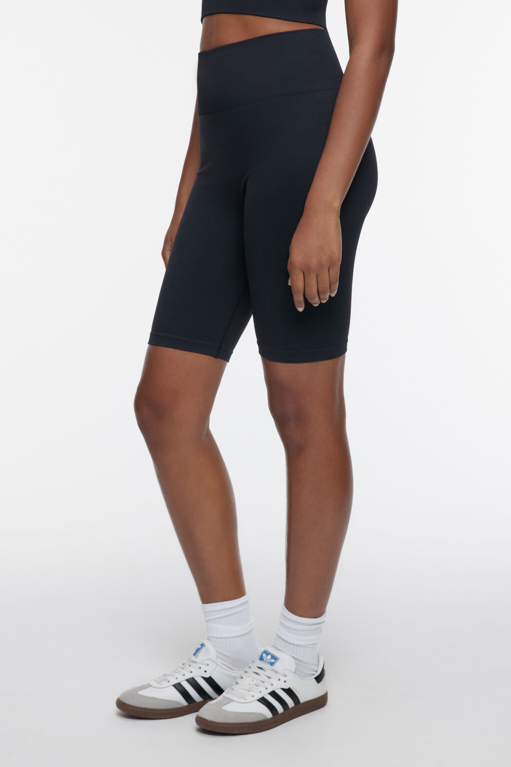 Шорты-велосипедки спортивные бесшовные с высокой посадкой - цвет черный - 2