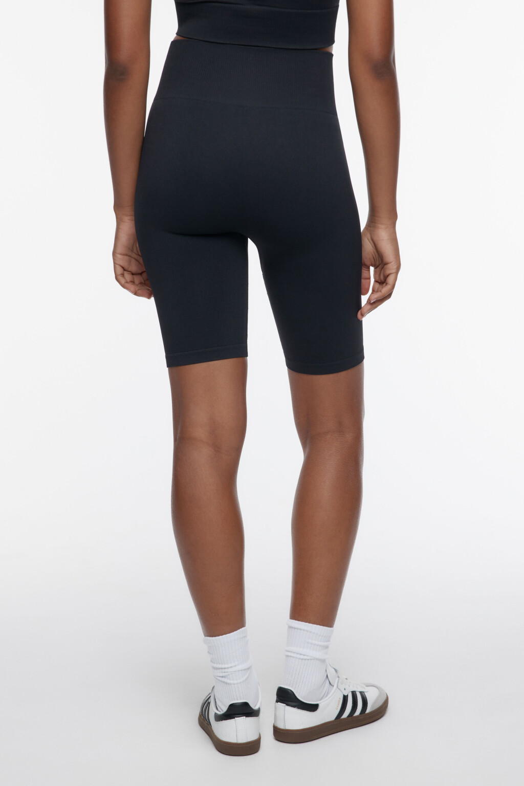 Шорты-велосипедки спортивные бесшовные с высокой посадкой - цвет черный - 3