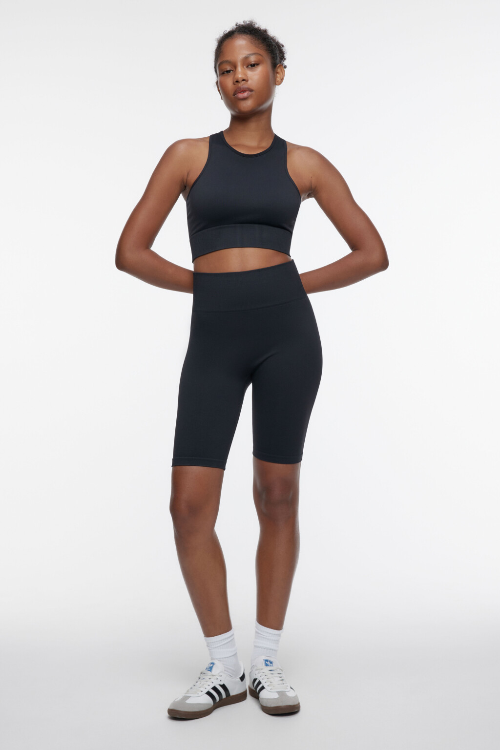 Шорты-велосипедки спортивные бесшовные с высокой посадкой - цвет черный - 4