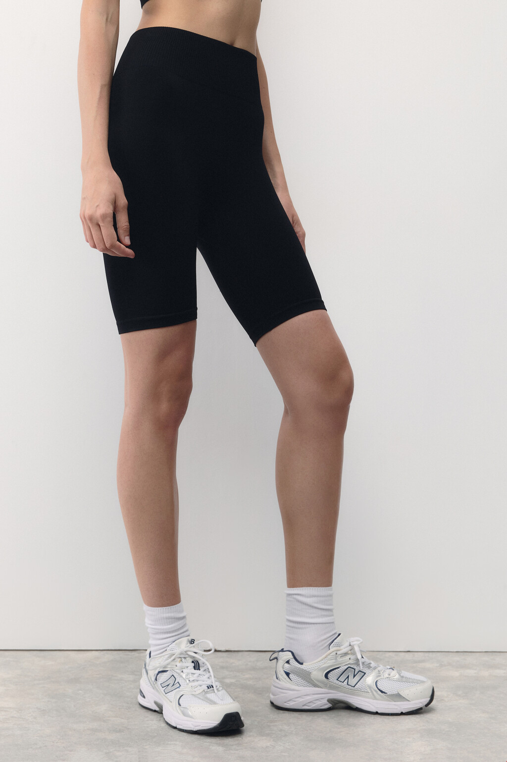 Шорты-велосипедки бесшовные с высокой посадкой - цвет черный - 5
