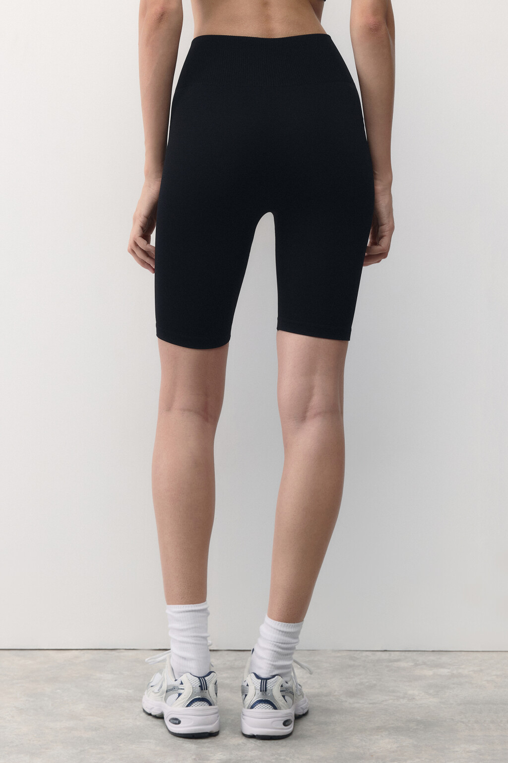 Шорты-велосипедки бесшовные с высокой посадкой - цвет черный - 6