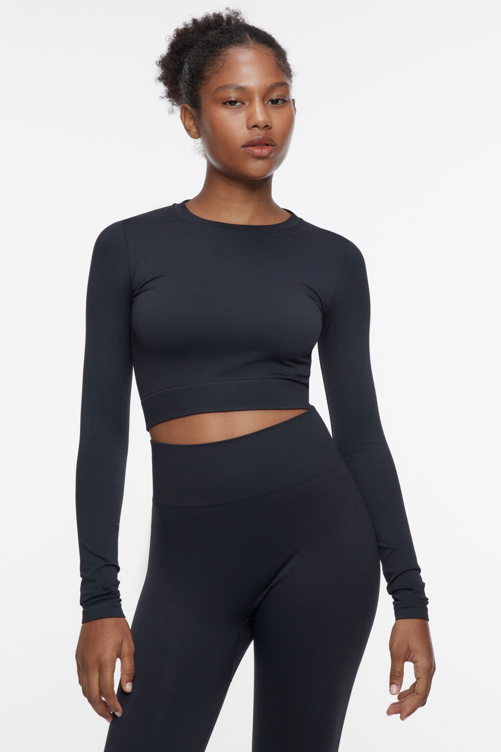 Лонгслив спортивный облегающий бесшовный - цвет черный - 1