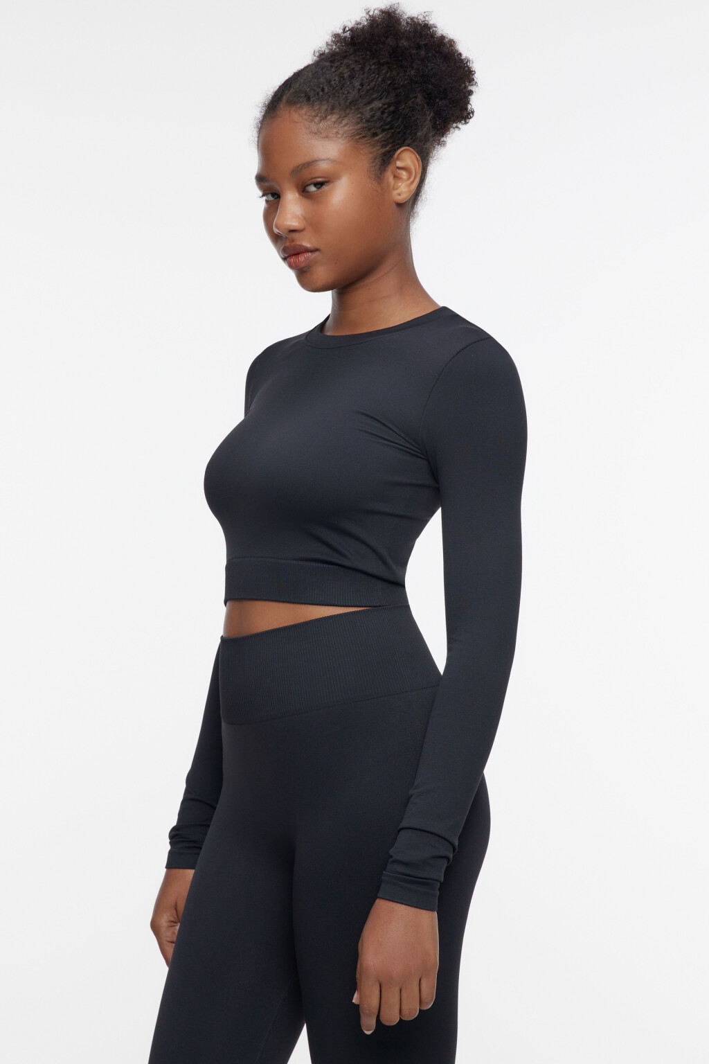 Лонгслив спортивный облегающий бесшовный - цвет черный - 2