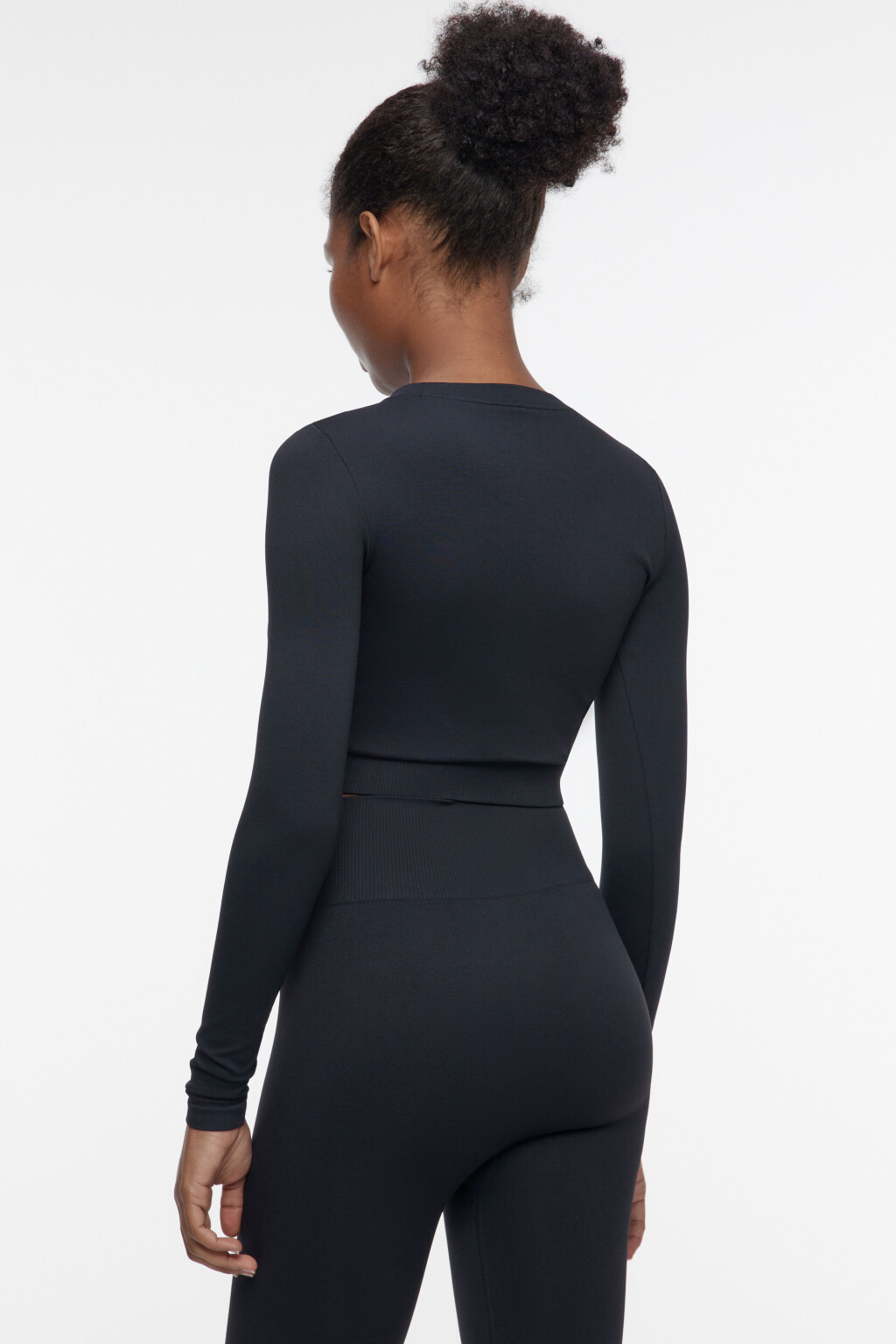 Лонгслив спортивный облегающий бесшовный - цвет черный - 3