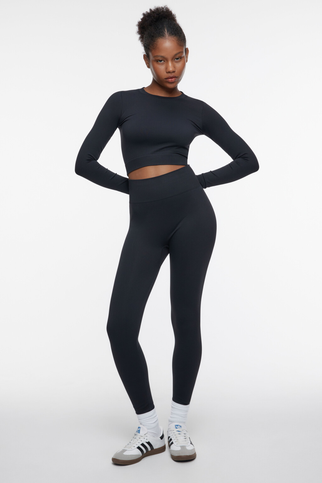 Лонгслив спортивный облегающий бесшовный - цвет черный - 4