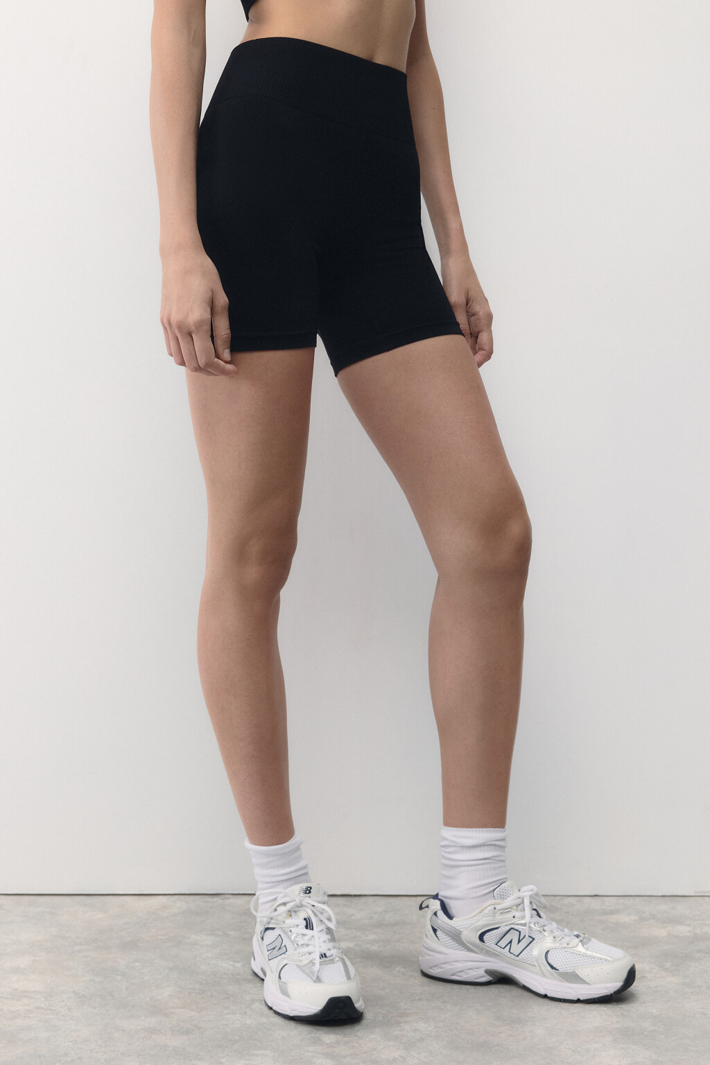 Шорты-велосипедки спортивные бесшовные - цвет черный - 4
