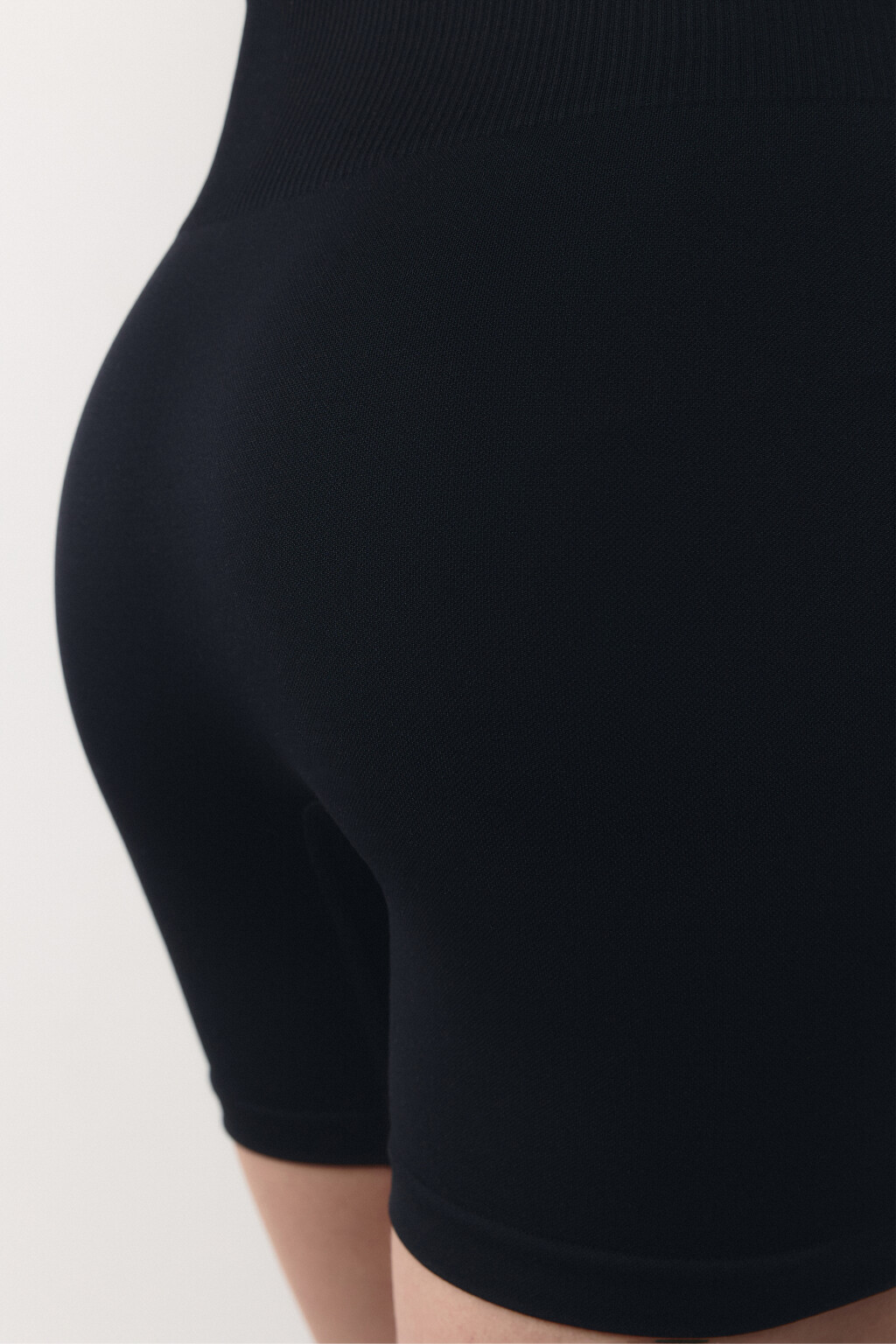 Шорты-велосипедки спортивные бесшовные - цвет черный - 8